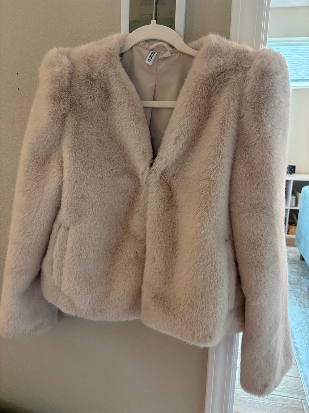 H&M Fluffy Faux Fur Jacket Size Medium